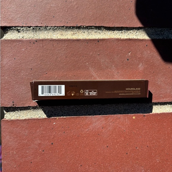 Hourglass lip pencil - Picture 6 of 6